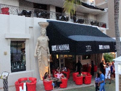 plaza la isla cancun, la isla shopping mall, compras cancun