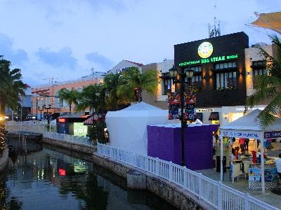 plaza la isla cancun, la isla shopping mall, compras cancun