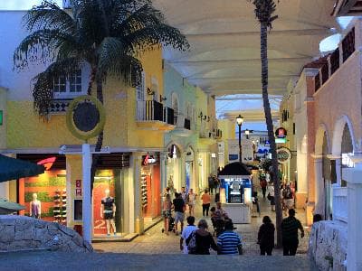 plaza la isla cancun, la isla shopping mall, compras cancun