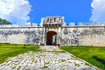 Puerta de Tierra